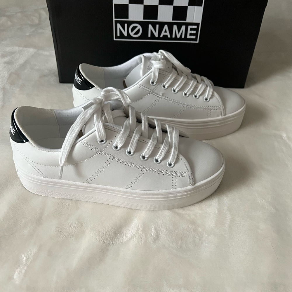 No name athletic shoes - Picture 1 of 5